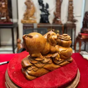 heo-tien-vang-go-huong-kt-G5331-5 Tượng Heo Tiền Vàng Gỗ Hương Liền Khối G5331
