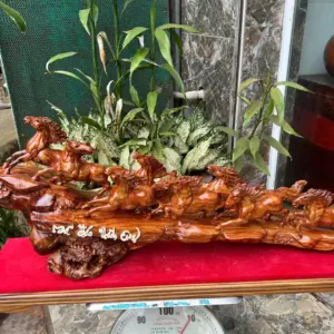 ma-ao-thanh-G5690-2 Tượng Mã Đáo Thành Công Gỗ Sưa Đỏ Tía Hàng Kỹ Nét Liền Khối G5690