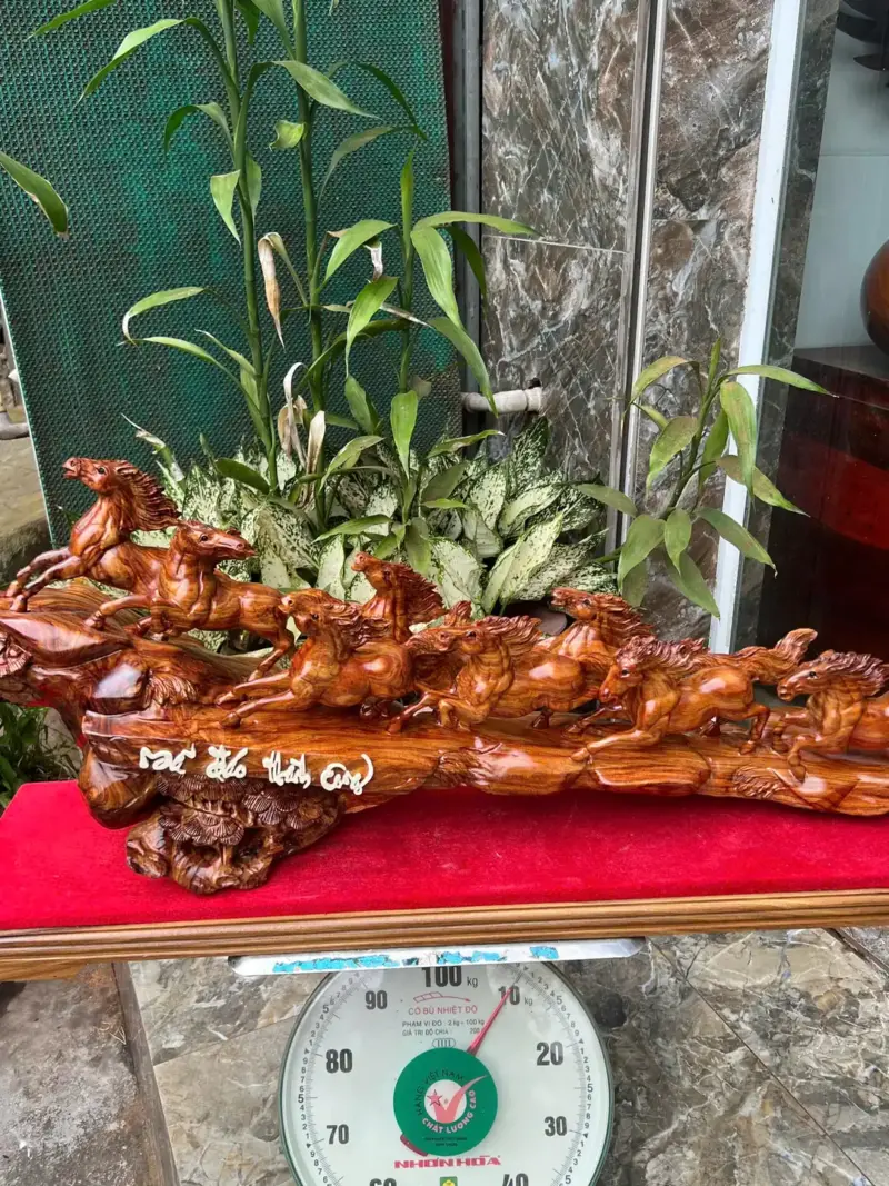 ma-ao-thanh-G5690-2 Tượng Mã Đáo Thành Công Gỗ Sưa Đỏ Tía Hàng Kỹ Nét Liền Khối G5690