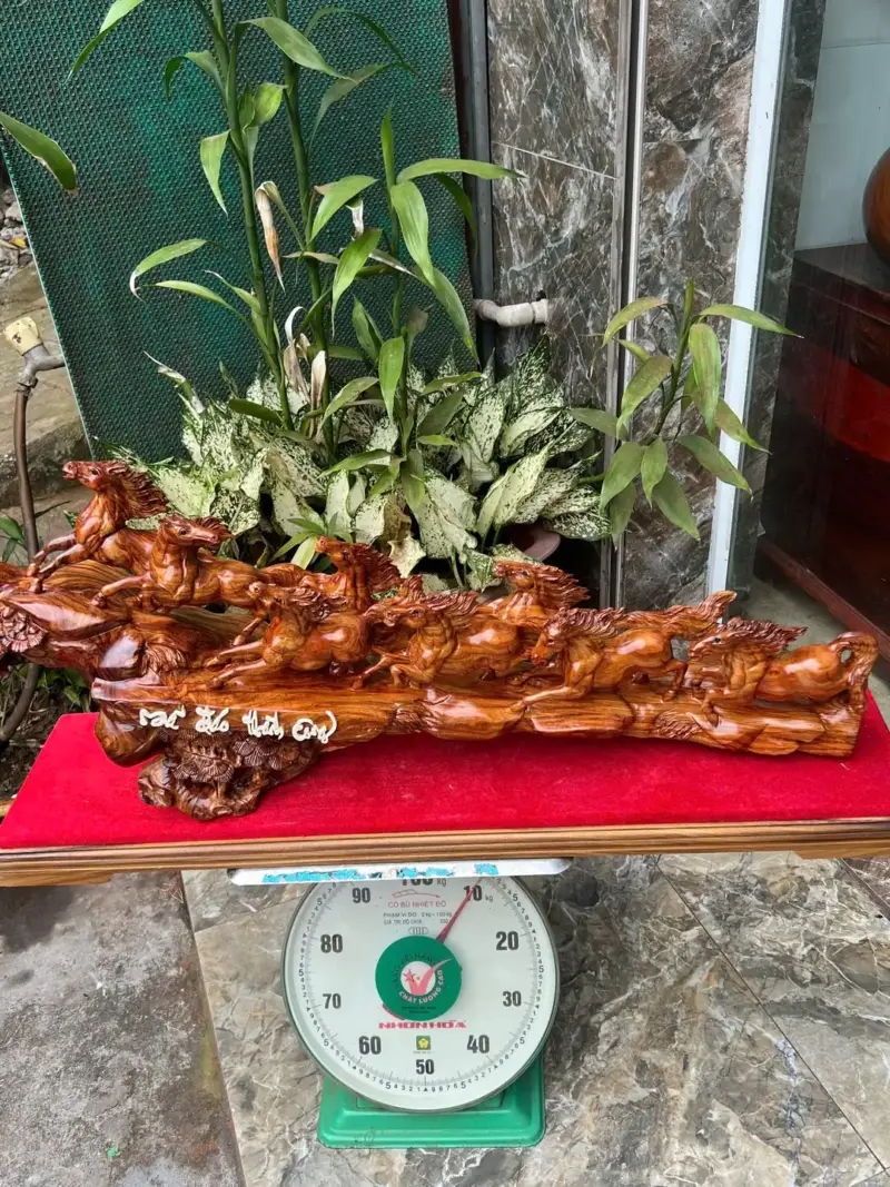 ma-ao-thanh-G5690-3 Tượng Mã Đáo Thành Công Gỗ Sưa Đỏ Tía Hàng Kỹ Nét Liền Khối G5690