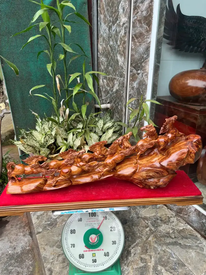 ma-ao-thanh-G5690-4 Tượng Mã Đáo Thành Công Gỗ Sưa Đỏ Tía Hàng Kỹ Nét Liền Khối G5690