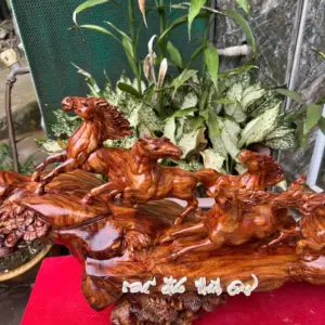 ma-ao-thanh-G5690-5 Tượng Mã Đáo Thành Công Gỗ Sưa Đỏ Tía Hàng Kỹ Nét Liền Khối G5690
