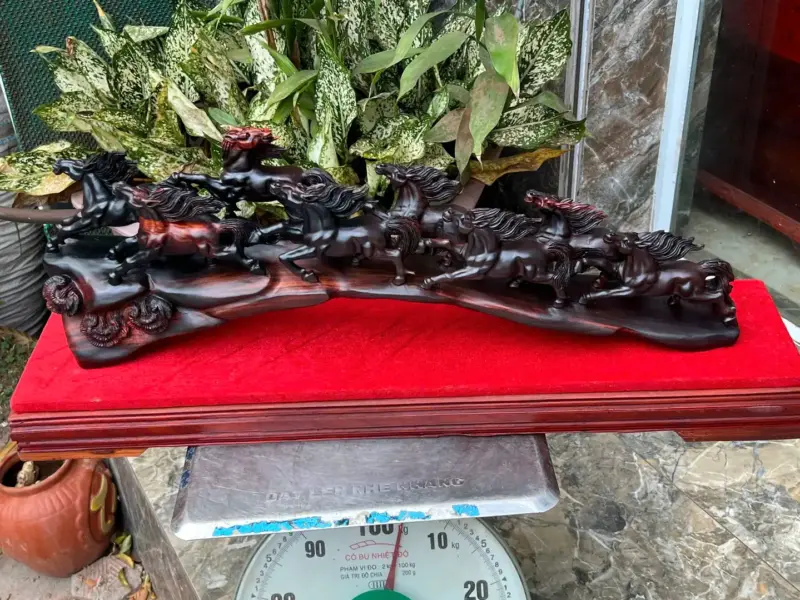 ma-ao-thanh-G5804-2 Tượng Mã Đáo Thành Công Gỗ Trắc Ta Đỏ Đen Hàng Kỹ Nét Liền Khối G5804