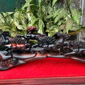 ma-ao-thanh-G5804-3 Tượng Mã Đáo Thành Công Gỗ Trắc Ta Đỏ Đen Hàng Kỹ Nét Liền Khối G5804
