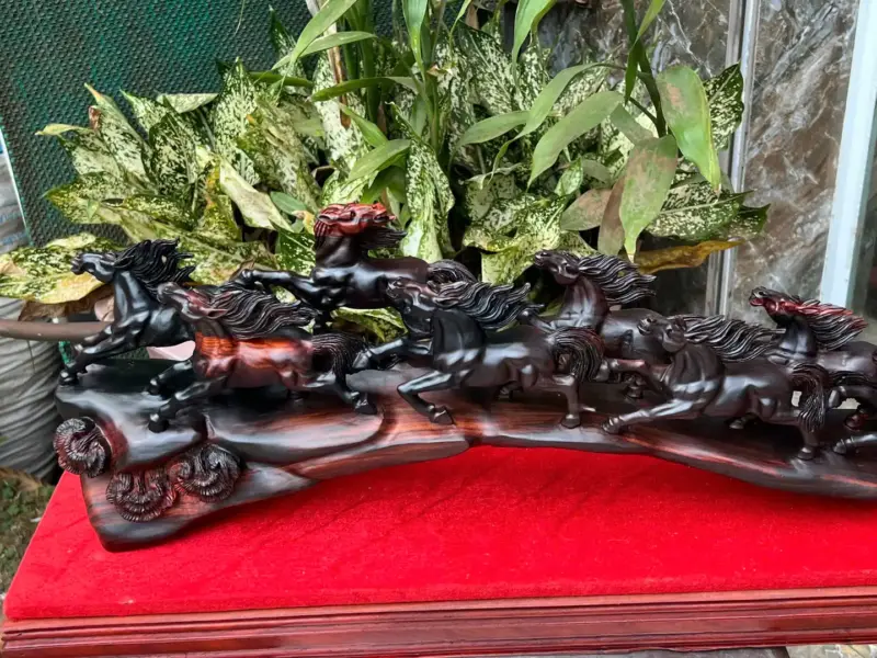 ma-ao-thanh-G5804-3 Tượng Mã Đáo Thành Công Gỗ Trắc Ta Đỏ Đen Hàng Kỹ Nét Liền Khối G5804