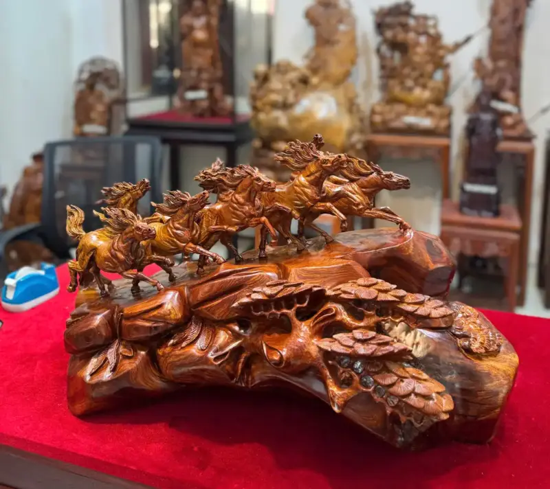 ma-ao-thanh-cong-go-cam-hang-G5334-3 Tượng Mã Đáo Thành Công Gỗ Cẩm Hàng Kỹ Đẹp Liền Khối G5334