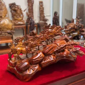 ma-ao-thanh-cong-go-cam-hang-G5334-4 Tượng Mã Đáo Thành Công Gỗ Cẩm Hàng Kỹ Đẹp Liền Khối G5334