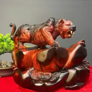 manh-ho-san-moi-go-trac-o-G5426-1 Tượng Mãnh Hổ Săn Mồi Gỗ Trắc Đỏ Đen Liền Khối G5426