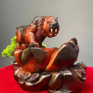 manh-ho-san-moi-go-trac-o-G5426-3 Tượng Mãnh Hổ Săn Mồi Gỗ Trắc Đỏ Đen Liền Khối G5426
