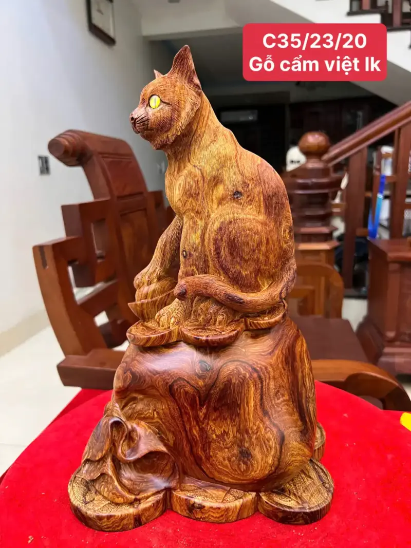 meo-ngoi-bao-tien-go-cam-viet-G5149-1_Mèo Ngồi Bao Tiền Gỗ Cẩm Việt Liền Khối Giá 3.200 Triệu Kích Thước Cao 35cm, Ngang 23cm, Sâu 20cm Tượng Mèo Ngồi Bao Tiền Gỗ Cẩm Việt Liền Khối G5149