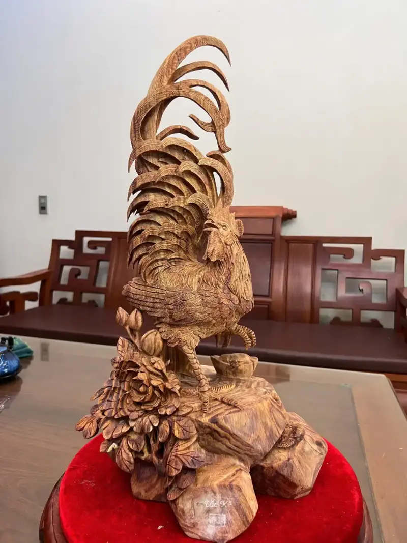 nhat-ke-go-G5539-2 Tượng Nhất Kê Gỗ Sưa Đỏ Hàng Nghệ Nhân Tắc Kê Có Sơn G5539