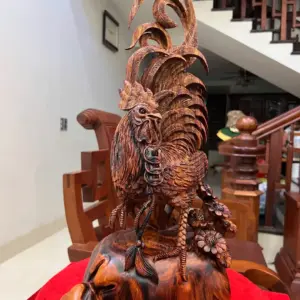nhat-ke-ung-G5774-4 Tượng Nhất Kê Đứng Bao Tiền Gỗ Sưa Đỏ Vân Tím Lịm Hàng Nghệ Nhân Tắc Kê Chế Tác Liền Khối G5774