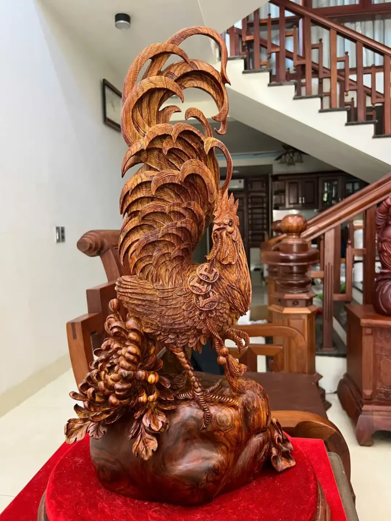 nhat-ke-ung-G6311-2 Tượng Nhất Kê Đứng Bao Tiền Gỗ Sưa Đỏ Liền Khối To Đẹp Hàng Nghệ Nhân Tắc Kê Chế Tác G6311