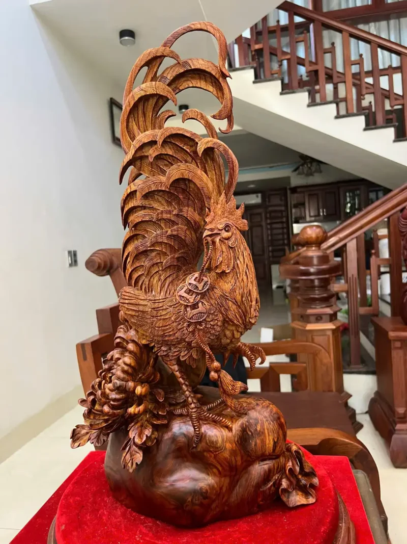 nhat-ke-ung-G6311-3 Tượng Nhất Kê Đứng Bao Tiền Gỗ Sưa Đỏ Liền Khối To Đẹp Hàng Nghệ Nhân Tắc Kê Chế Tác G6311