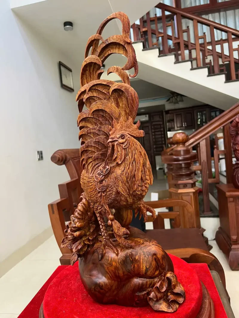 nhat-ke-ung-G6311-7 Tượng Nhất Kê Đứng Bao Tiền Gỗ Sưa Đỏ Liền Khối To Đẹp Hàng Nghệ Nhân Tắc Kê Chế Tác G6311