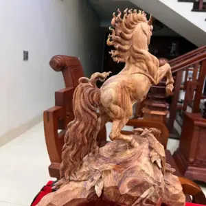 nhat-ma-go-G5535-4 Tượng Nhất Mã Gỗ Sưa Đỏ Đục Kỹ Vân Đẹp Có Sơn G5535