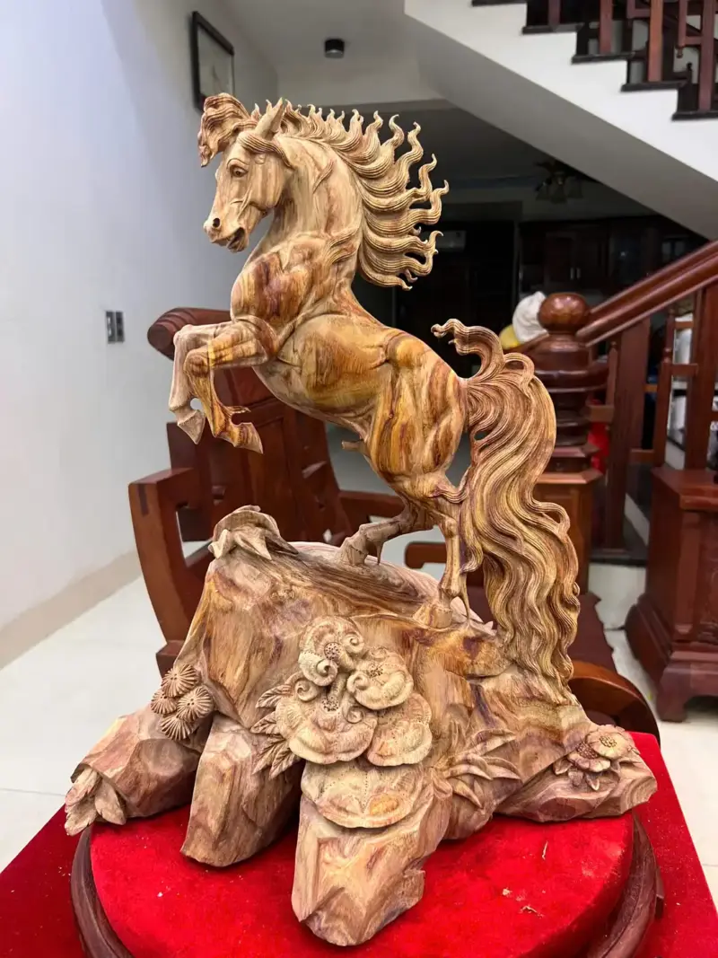 nhat-ma-go-G5588-2 Tượng Nhất Mã Gỗ Sưa Bắc Hàng Kỹ Có Chiện Nghệ Nhân Có Sơn G5588