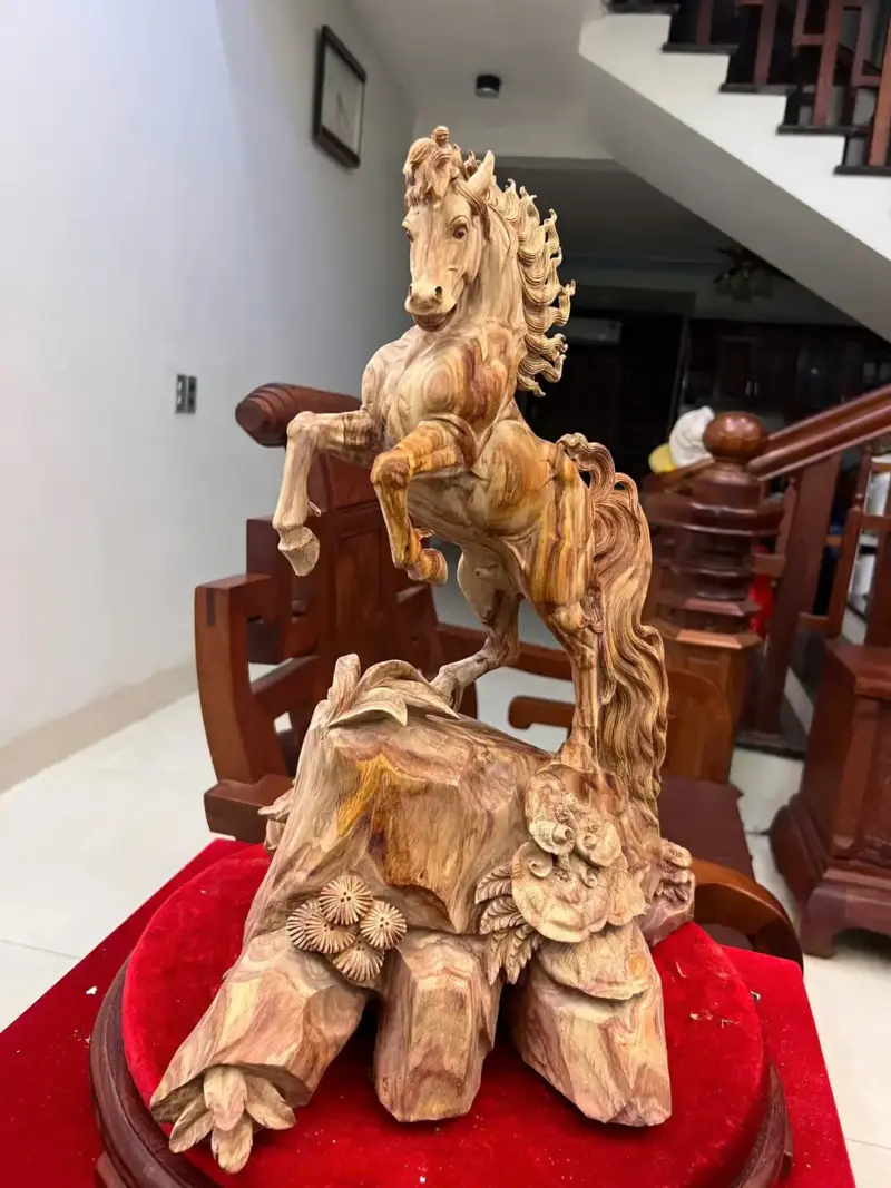 nhat-ma-go-G5588-3 Tượng Nhất Mã Gỗ Sưa Bắc Hàng Kỹ Có Chiện Nghệ Nhân Có Sơn G5588