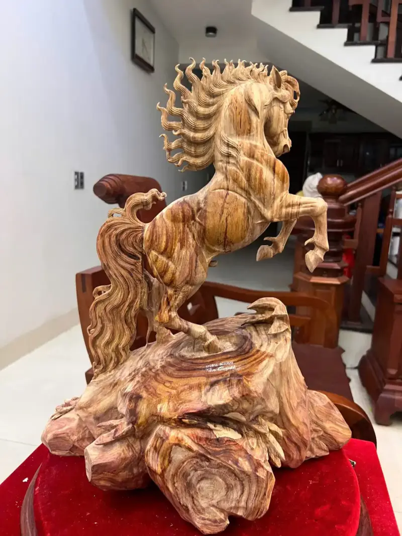 nhat-ma-go-G5588-4 Tượng Nhất Mã Gỗ Sưa Bắc Hàng Kỹ Có Chiện Nghệ Nhân Có Sơn G5588