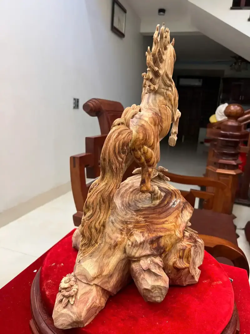 nhat-ma-go-G5588-5 Tượng Nhất Mã Gỗ Sưa Bắc Hàng Kỹ Có Chiện Nghệ Nhân Có Sơn G5588