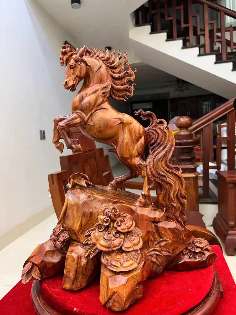 nhat-ma-go-G5777-2 Tượng Nhất Mã Gỗ Sưa Bắc Hàng Kỹ Có Chiện Nghệ Nhân Liền Khối G5777