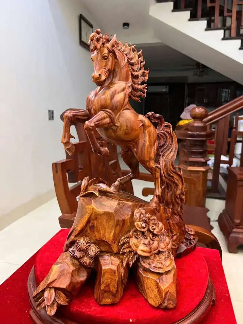 nhat-ma-go-G5777-3 Tượng Nhất Mã Gỗ Sưa Bắc Hàng Kỹ Có Chiện Nghệ Nhân Liền Khối G5777