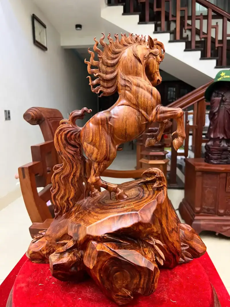 nhat-ma-go-G5777-5 Tượng Nhất Mã Gỗ Sưa Bắc Hàng Kỹ Có Chiện Nghệ Nhân Liền Khối G5777