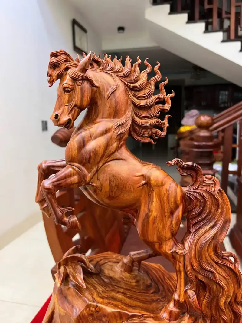 nhat-ma-go-G5777-6 Tượng Nhất Mã Gỗ Sưa Bắc Hàng Kỹ Có Chiện Nghệ Nhân Liền Khối G5777