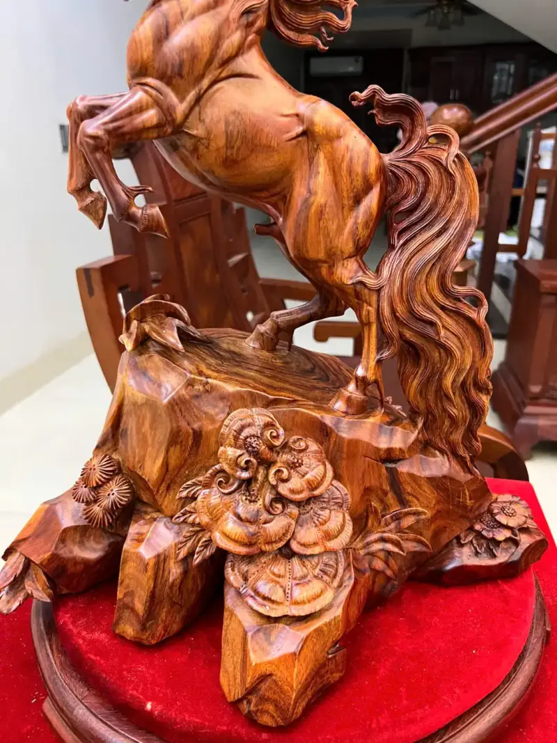 nhat-ma-go-G5777-7 Tượng Nhất Mã Gỗ Sưa Bắc Hàng Kỹ Có Chiện Nghệ Nhân Liền Khối G5777