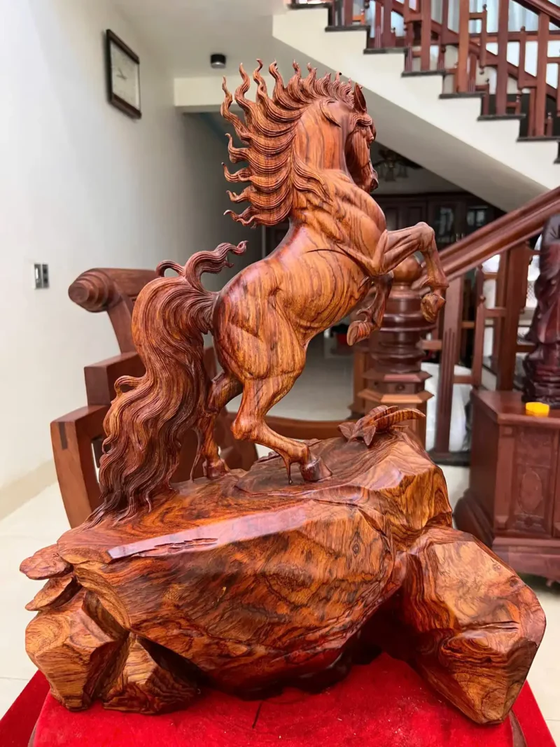 nhat-ma-go-G5916-4 Tượng Nhất Mã Gỗ Sưa Đỏ Vân Nhiều Đẹp Hàng Kỹ G5916