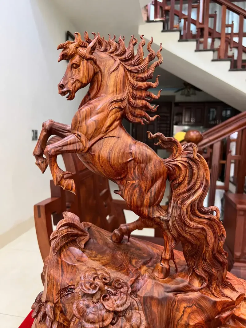 nhat-ma-go-G5916-7 Tượng Nhất Mã Gỗ Sưa Đỏ Vân Nhiều Đẹp Hàng Kỹ G5916