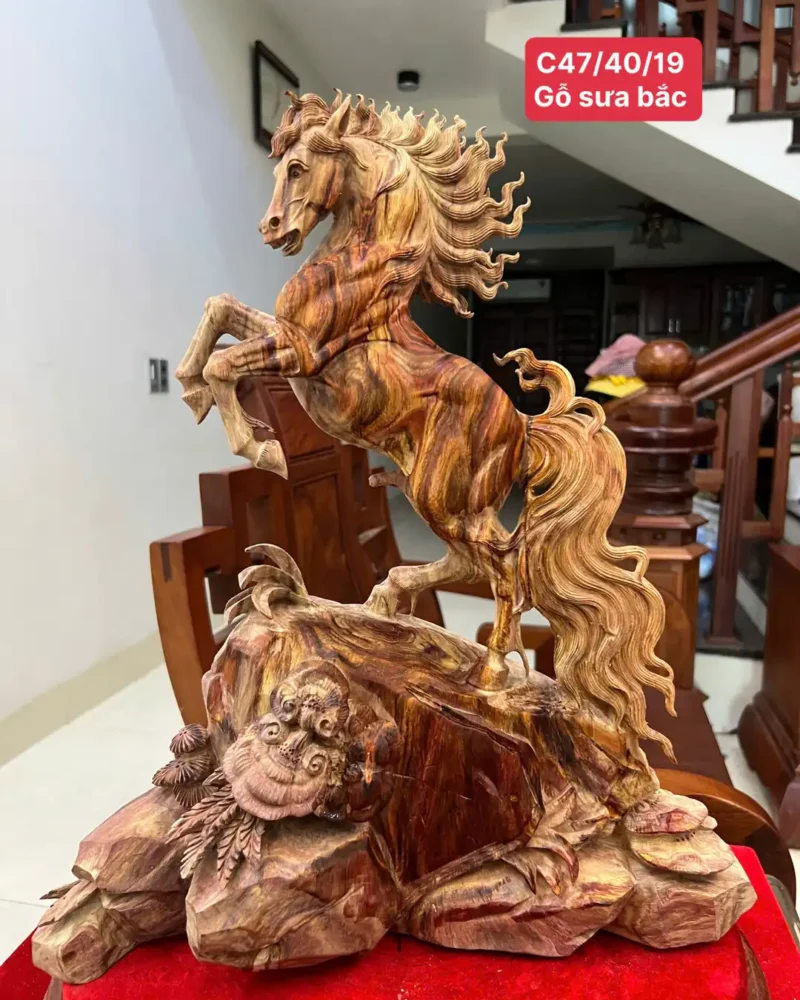 nhat-ma-go-G6154-1 Tượng Nhất Mã Gỗ Sưa Đỏ Vân Nhiều Đẹp Hàng Kỹ Nét Có Sơn G6154