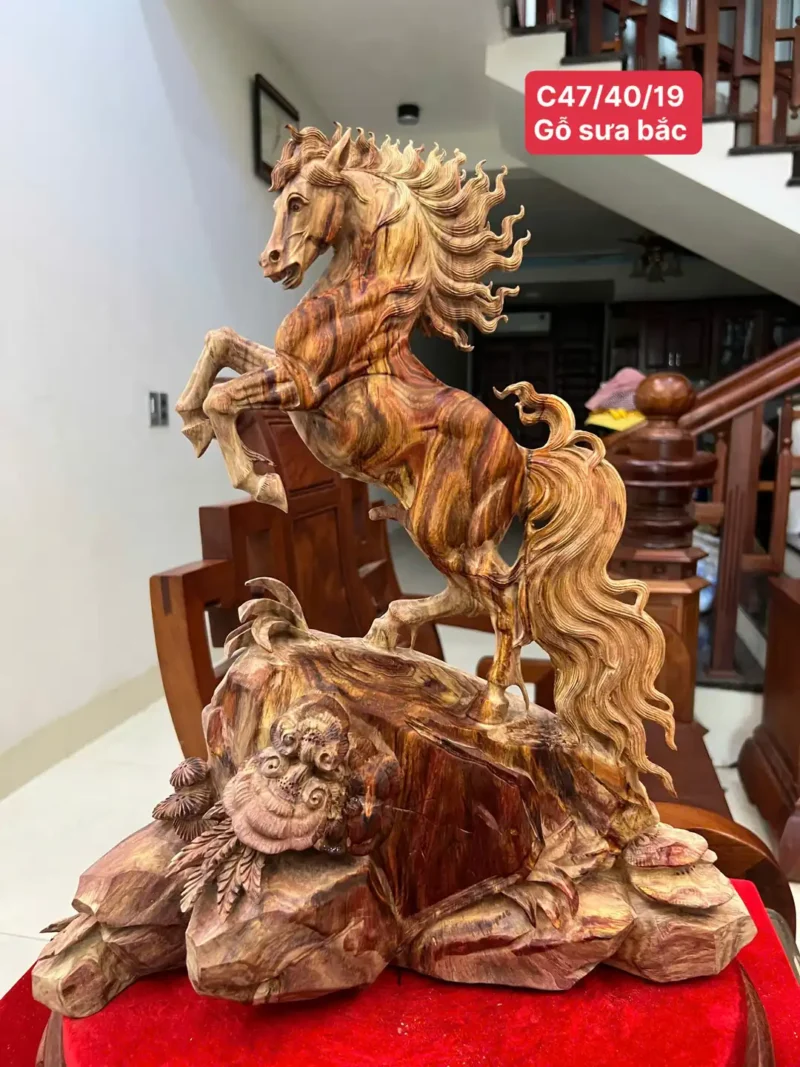 nhat-ma-go-G6154-1 Tượng Nhất Mã Gỗ Sưa Đỏ Vân Nhiều Đẹp Hàng Kỹ Nét Có Sơn G6154