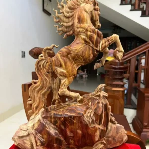nhat-ma-go-G6154-2 Tượng Nhất Mã Gỗ Sưa Đỏ Vân Nhiều Đẹp Hàng Kỹ Nét Có Sơn G6154
