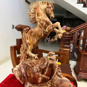 nhat-ma-go-G6154-3 Tượng Nhất Mã Gỗ Sưa Đỏ Vân Nhiều Đẹp Hàng Kỹ Nét Có Sơn G6154