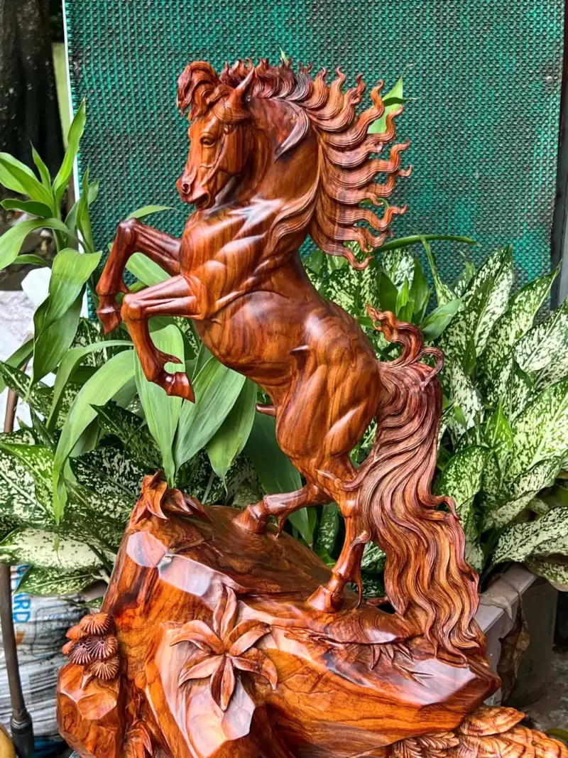 nhat-ma-goi-G5776-3 Tượng Nhất Mã Gỗ Sưa Bắc Hàng Kỹ Nét Liền Khối G5776