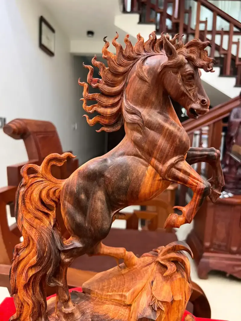 nhat-ma-phi-G5396-3 Tượng Nhất Mã Phi Thiên Gỗ Trắc Đỏ Đen Liền Khối Có Sơn G5396