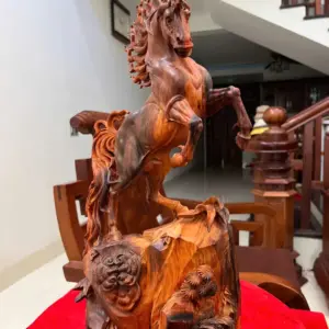 nhat-ma-phi-G5396-5 Tượng Nhất Mã Phi Thiên Gỗ Trắc Đỏ Đen Liền Khối Có Sơn G5396