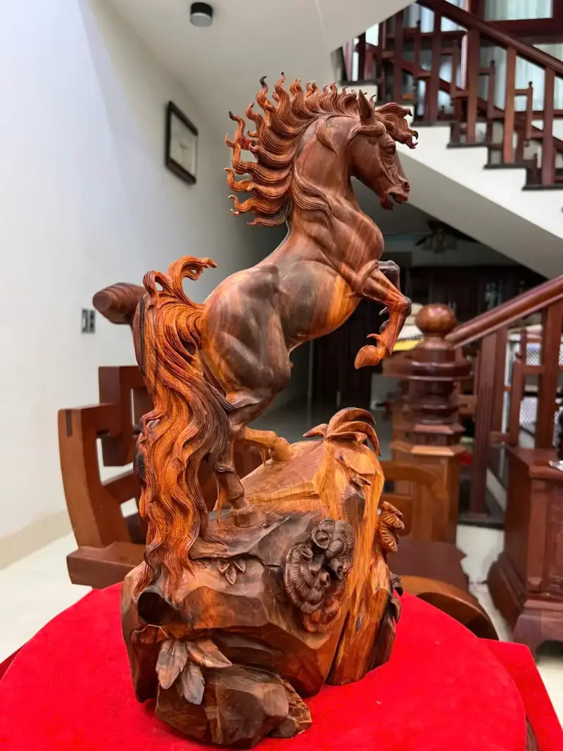 nhat-ma-phi-G5396-7 Tượng Nhất Mã Phi Thiên Gỗ Trắc Đỏ Đen Liền Khối Có Sơn G5396
