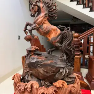 nhat-ma-phi-G5778-2 Tượng Nhất Mã Phi Thiên Gỗ Trắc Việt Đỏ Đen Liền Khối Chất Gỗ Đẹp Đục Kỹ Có Sơn G5778