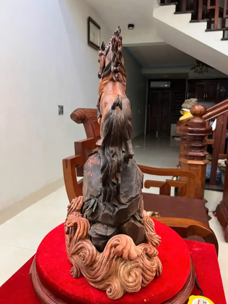 nhat-ma-phi-G5778-4 Tượng Nhất Mã Phi Thiên Gỗ Trắc Việt Đỏ Đen Liền Khối Chất Gỗ Đẹp Đục Kỹ Có Sơn G5778