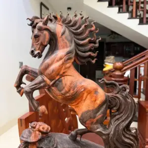 nhat-ma-phi-G5778-6 Tượng Nhất Mã Phi Thiên Gỗ Trắc Việt Đỏ Đen Liền Khối Chất Gỗ Đẹp Đục Kỹ Có Sơn G5778