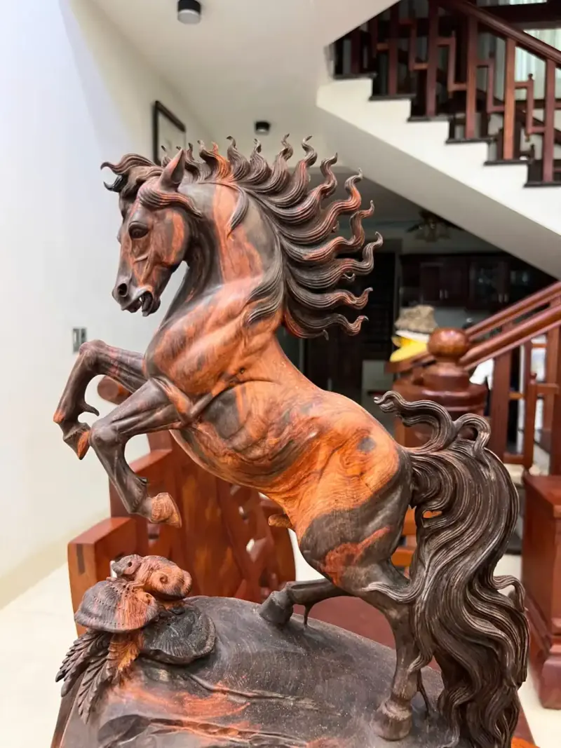 nhat-ma-phi-G5778-6 Tượng Nhất Mã Phi Thiên Gỗ Trắc Việt Đỏ Đen Liền Khối Chất Gỗ Đẹp Đục Kỹ Có Sơn G5778