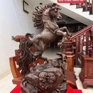 nhat-ma-phi-G5779-1 Tượng Nhất Mã Phi Thiên Gỗ Trắc Đen Liền Khối Có Sơn G5779