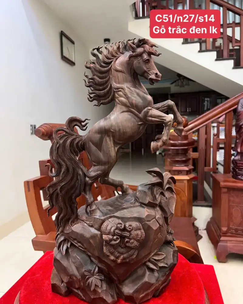 nhat-ma-phi-G5779-1 Tượng Nhất Mã Phi Thiên Gỗ Trắc Đen Liền Khối Có Sơn G5779