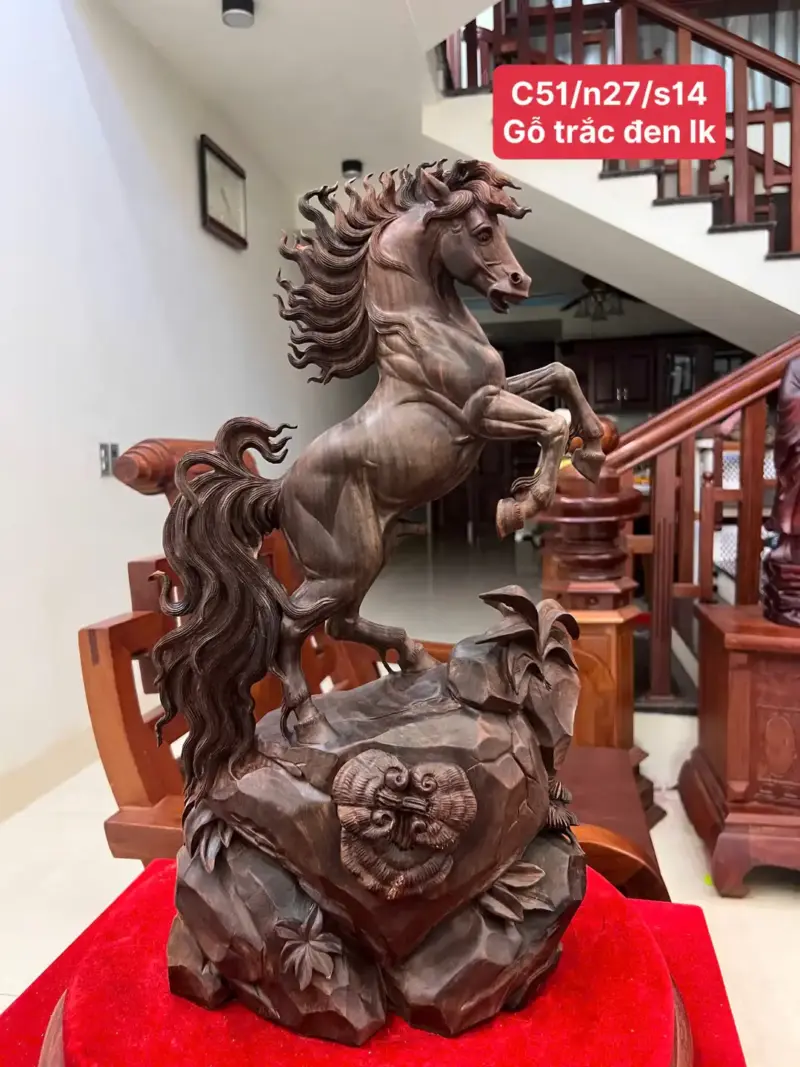 nhat-ma-phi-G5779-1 Tượng Nhất Mã Phi Thiên Gỗ Trắc Đen Liền Khối Có Sơn G5779