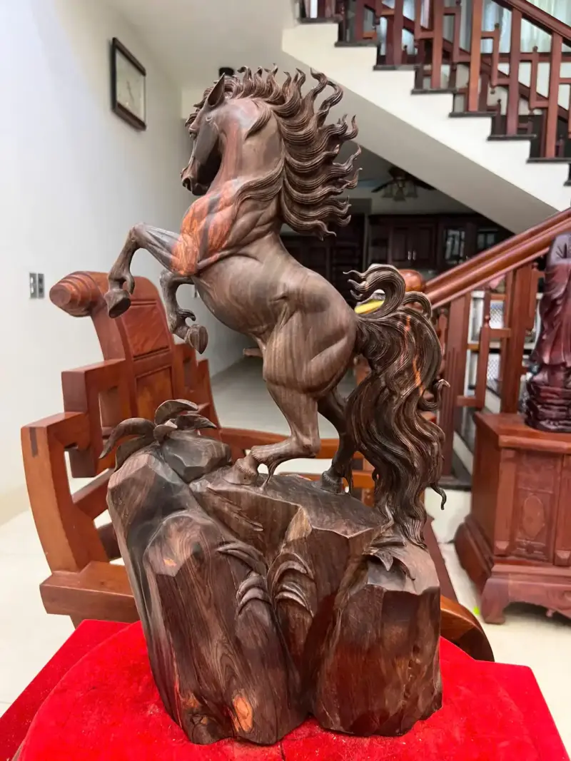 nhat-ma-phi-G5779-4 Tượng Nhất Mã Phi Thiên Gỗ Trắc Đen Liền Khối Có Sơn G5779