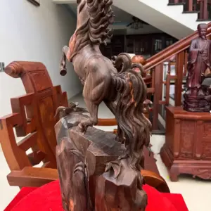 nhat-ma-phi-G5779-5 Tượng Nhất Mã Phi Thiên Gỗ Trắc Đen Liền Khối Có Sơn G5779