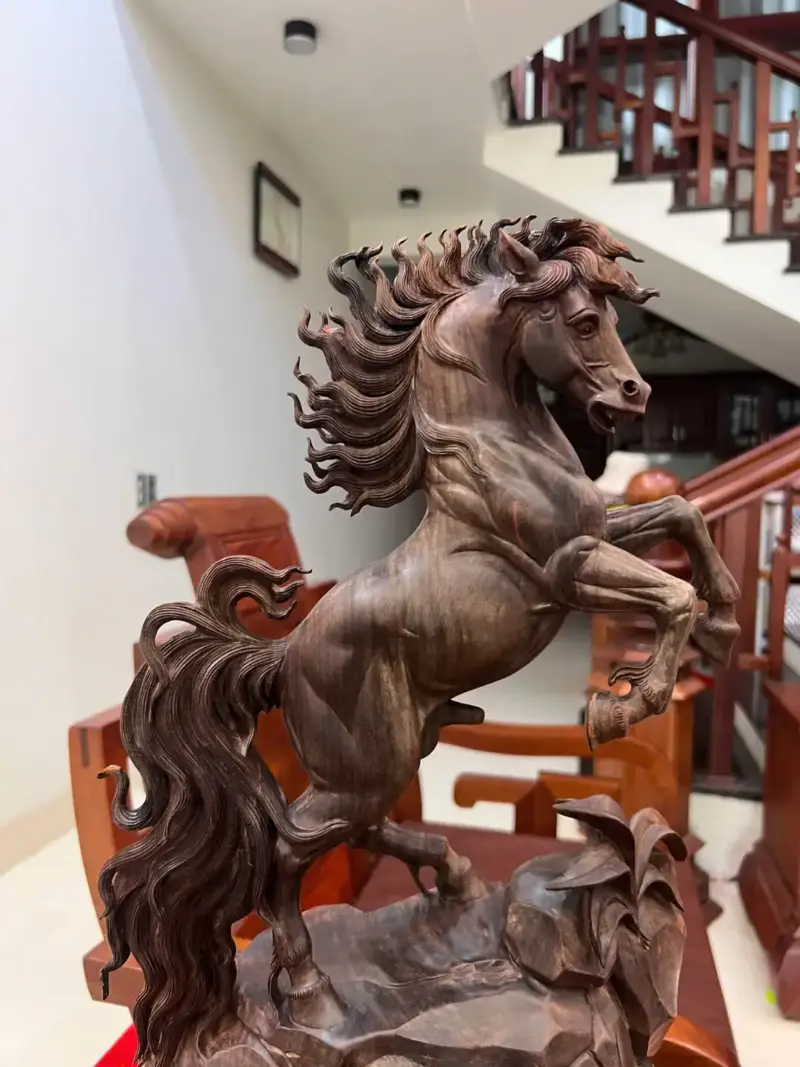 nhat-ma-phi-G5779-7 Tượng Nhất Mã Phi Thiên Gỗ Trắc Đen Liền Khối Có Sơn G5779