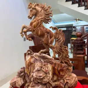 nhat-ma-phi-G5807-2 Tượng Nhất Mã Phi Thiên Gỗ Sưa Đỏ Hàng Kỹ Vân Đẹp Có Sơn G5807